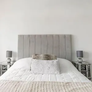 Holiday home Cozy Happy From Home. 3 Bedrooms, 4 Beds,